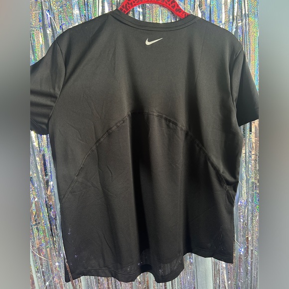 Nike top with mesh - Picture 3 of 4